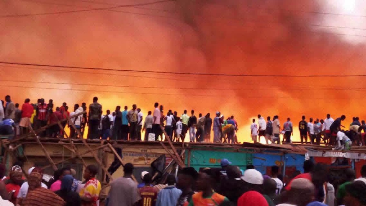 N’Zérékoré sous le choc : un violent incendie ravage le grand marché