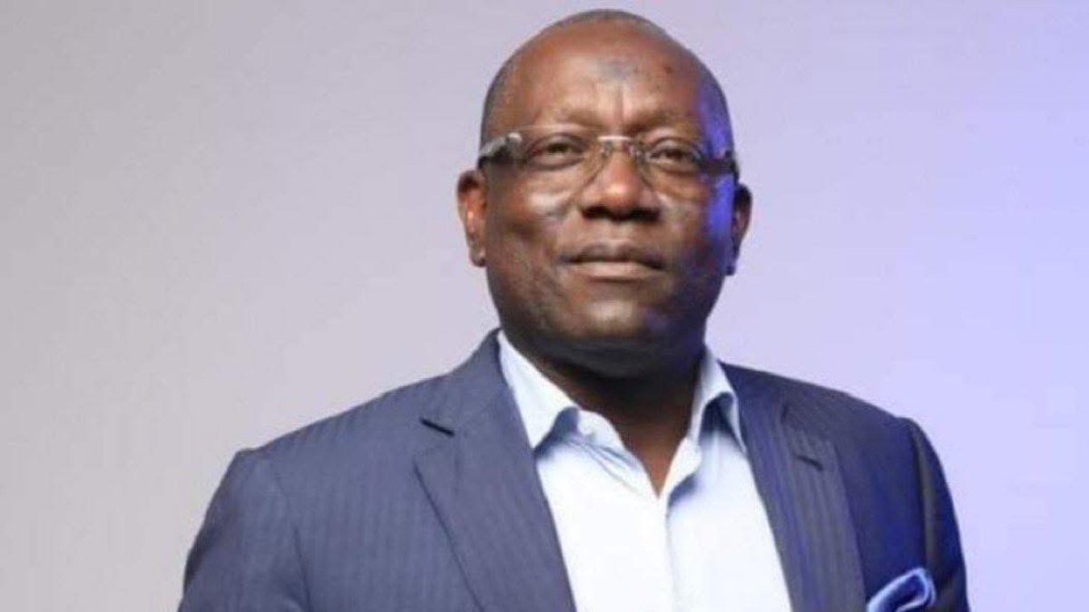 Accusé de viol par sa fille adoptive, l'ex-patron du football guinéen interdit de quitter le pays