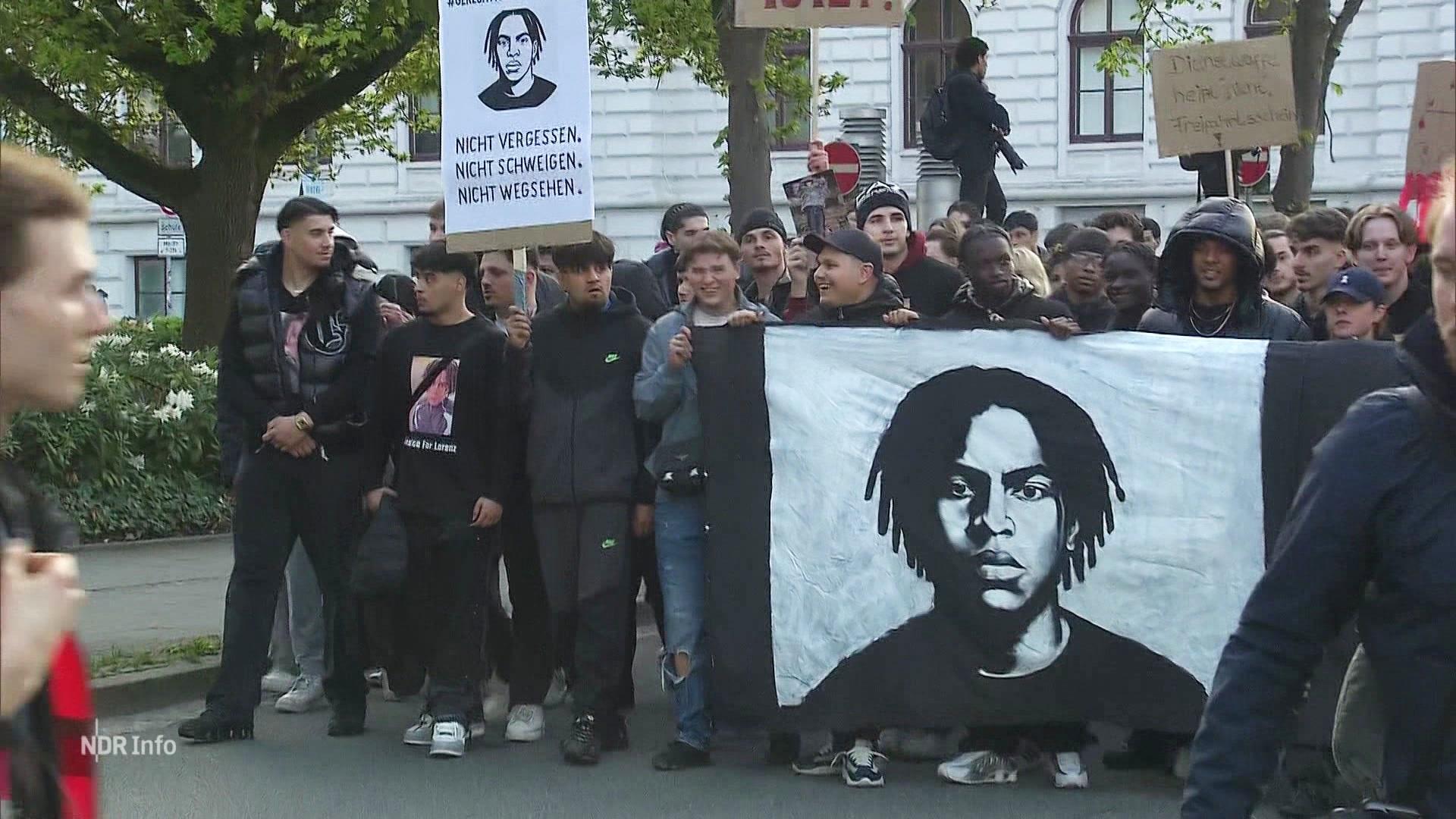 Mort d’Ibrahima Barry en Allemagne : son père réclame justice après la relaxe des neuf policiers