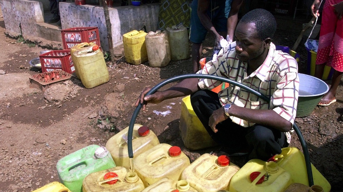 « Je n’ai plus les moyens » : en Guinée, le prix de l’eau inquiète les familles