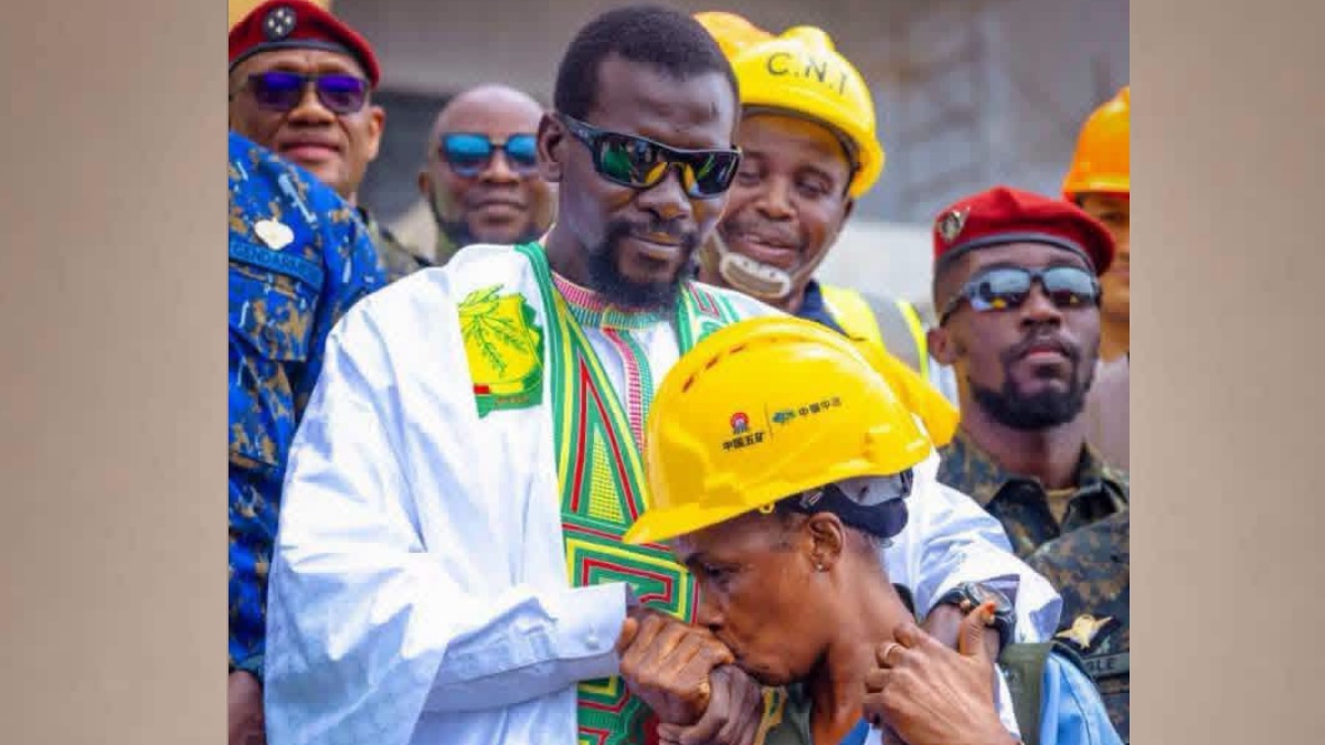 « Même un fou l’aime » : la déclaration choc d’Aïssata Sia Camara après avoir reçu sa maison de Doumbouya !